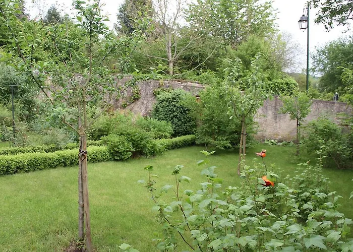 Chambres D'hotes Les Chalands Bed & Breakfast *