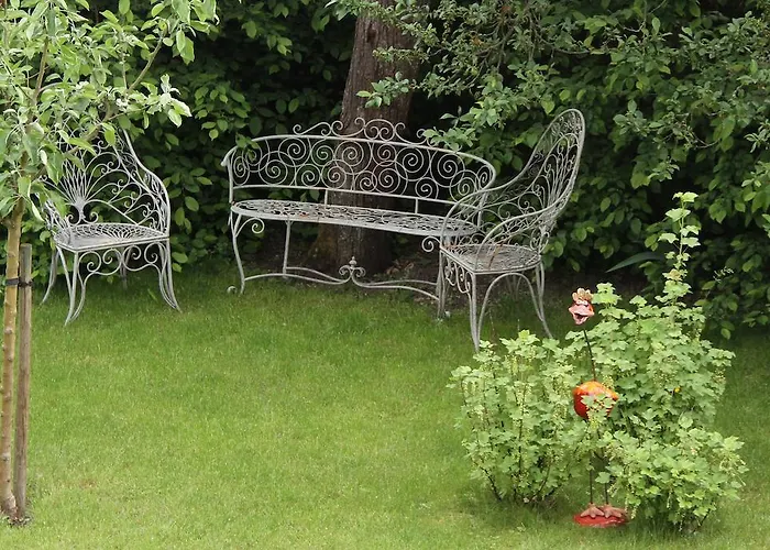 Chambres D'hotes Les Chalands Bed & Breakfast *