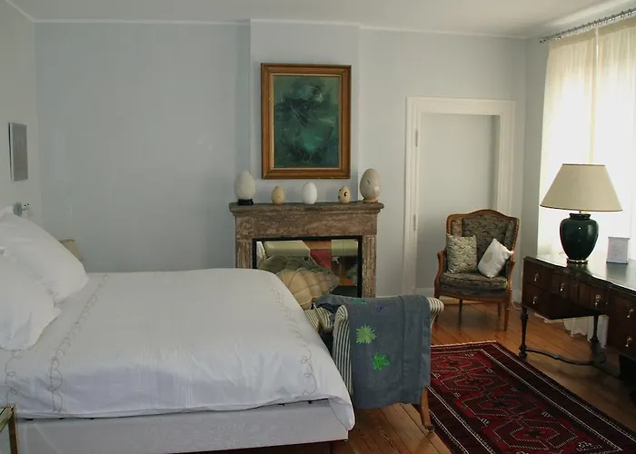 Chambres D'hotes Les Chalands Bed & Breakfast