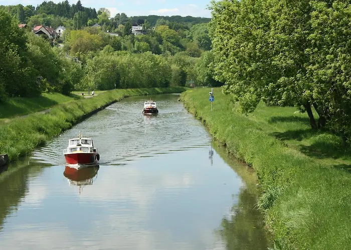 Chambres D'hotes Les Chalands Bed & Breakfast *
