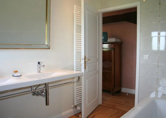 Chambres D'hotes Les Chalands Bed & Breakfast *